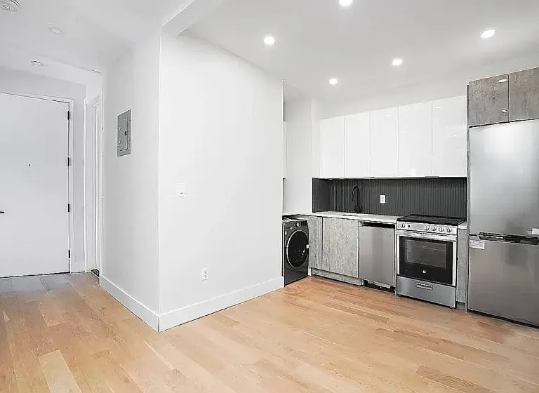 70 Greenpoint Ave #4A — Photo 2