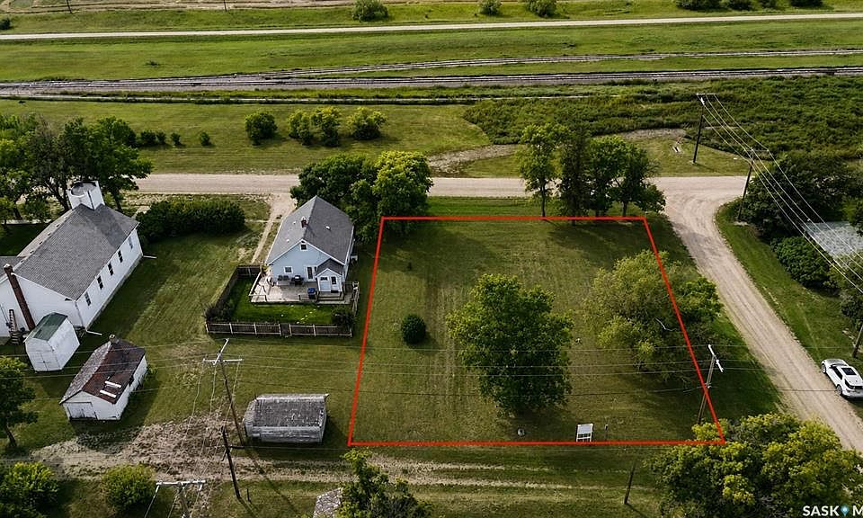 1st image of 136 Railway AVENUE