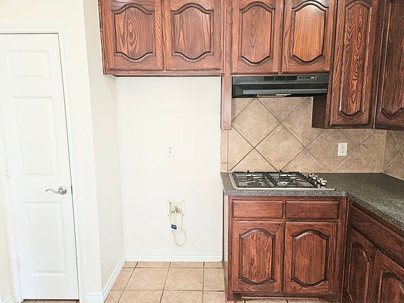 5th image of 4921 Giordano Way