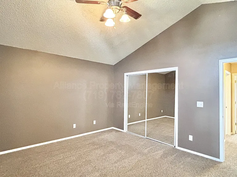 212 Oxbow Dr — Photo 10