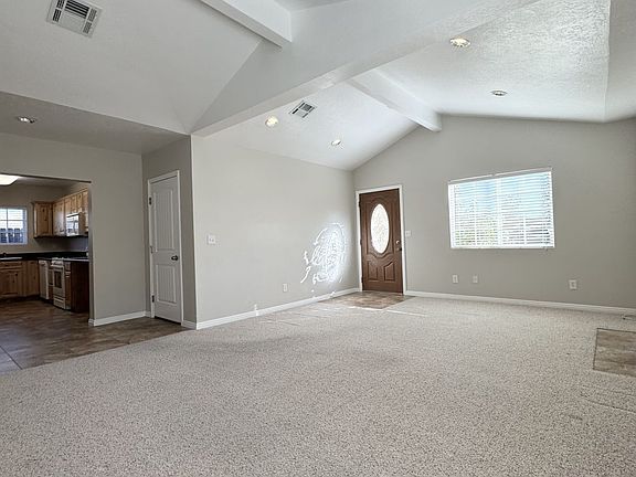 4th image of 940 W Mariposa Ave