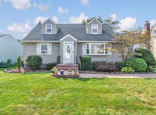 48 N Fordham Rd, Hicksville, NY 11801