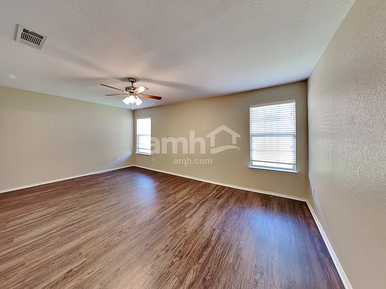 2124 Van Zandt Dr — Photo 8