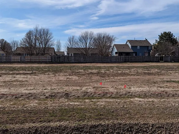 817 N Cedar Downs Cir, Wichita, KS 67235