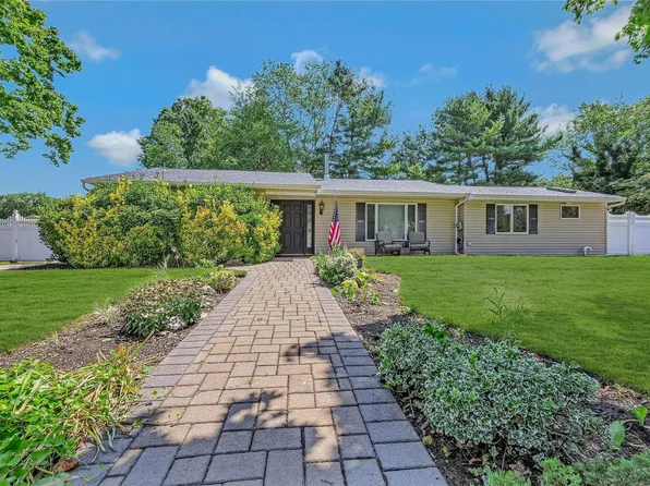 37 Ashland Street, Mount Sinai, NY 11766