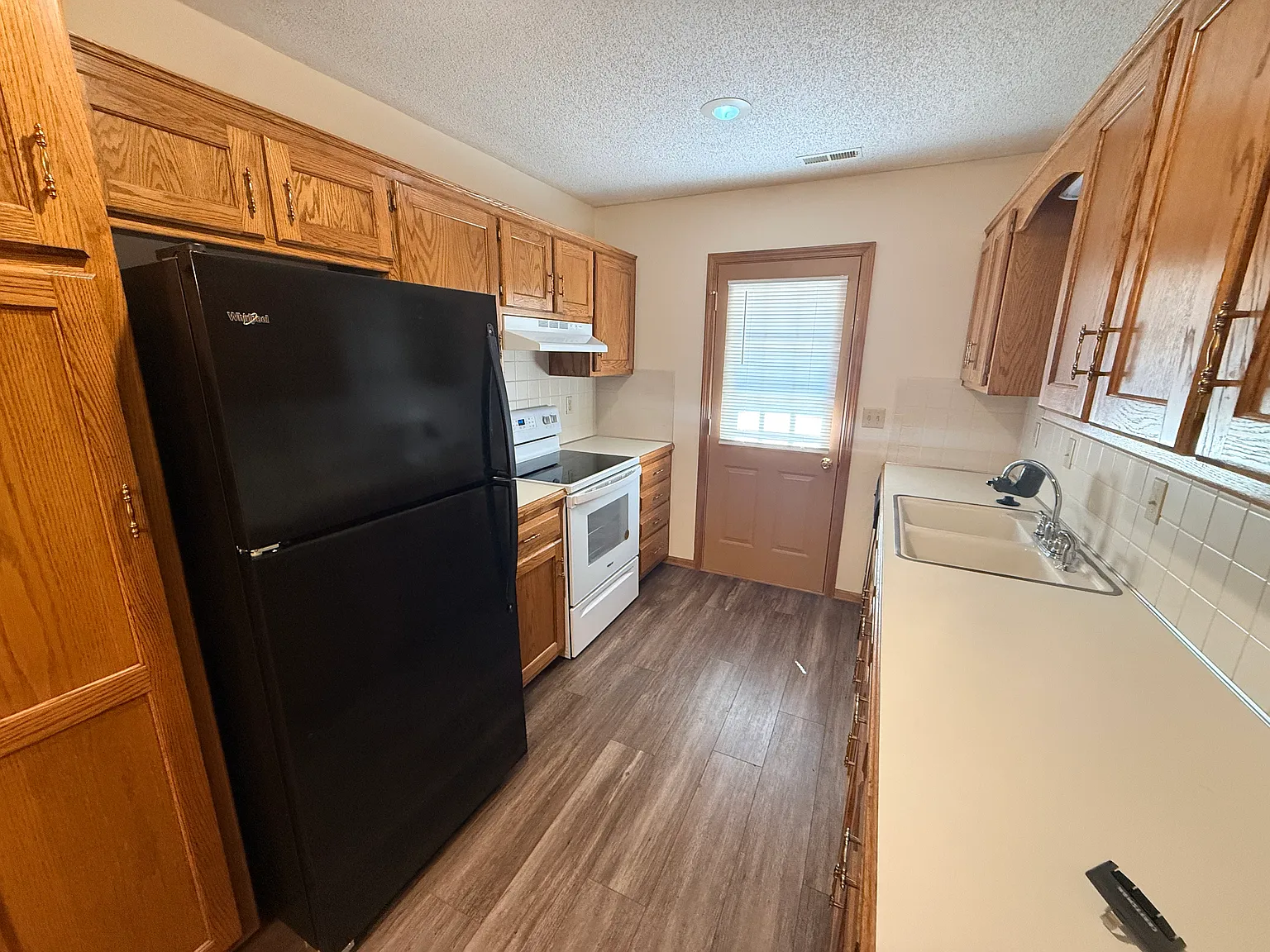 2 bed, 1.0 bath, $900 — Photo 2