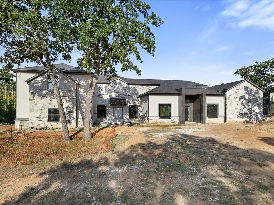 1st image of 811 Simmons Ct
