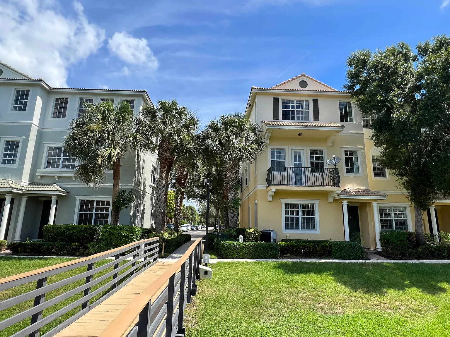 3 bed, 4.0 bath, 2143 sqft, $3,600 — Photo 2