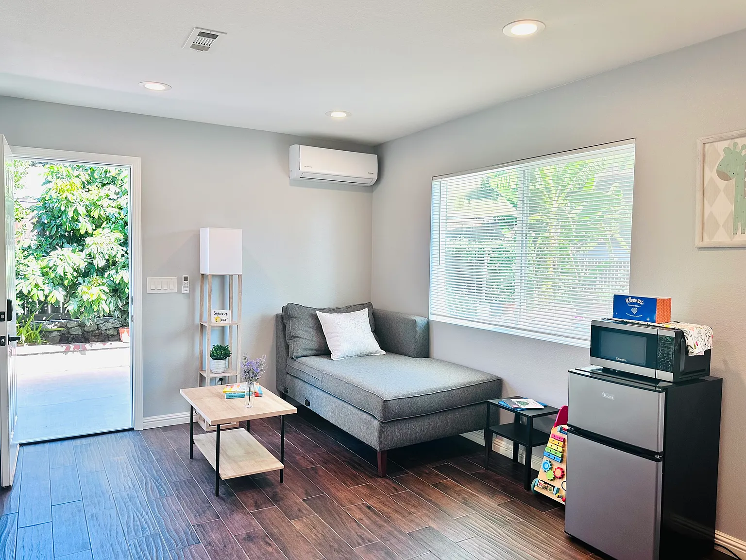 Studio, 300 sqft, $1,350 — Photo 3