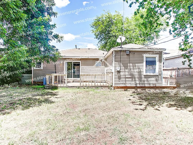 1210 NW Irwin Ave — Photo 7