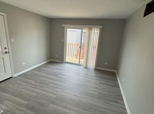 764 Main St APT 103, Antioch, IL 60002