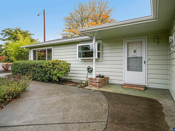 5th image of 936 Kingwood Dr NW