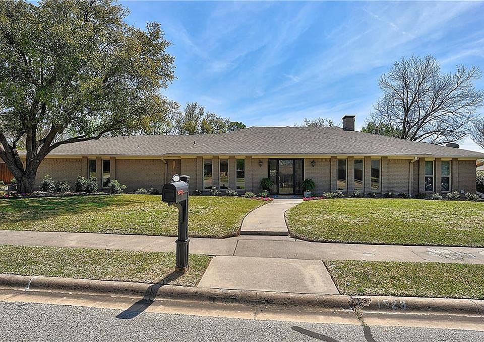 1st image of 1528 Crescent Dr