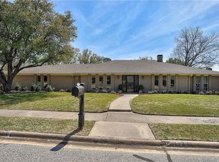 1528 Crescent Dr, Sherman, TX 75092