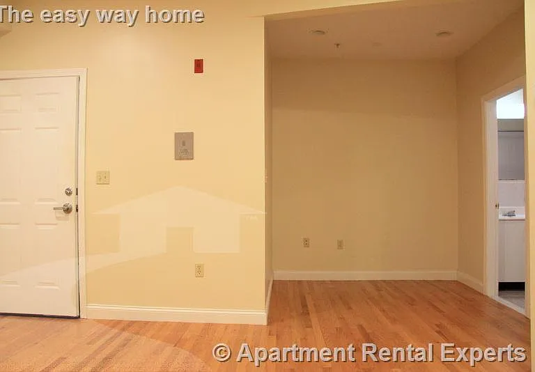 460 Green St #3 — Photo 8