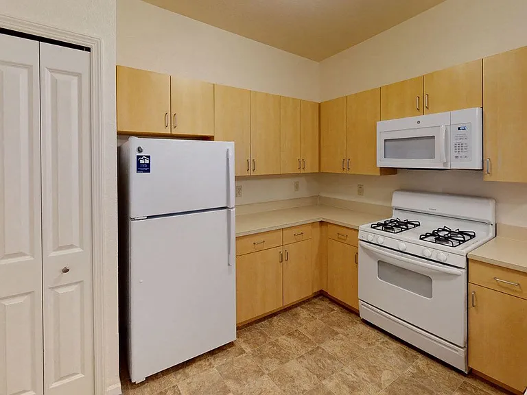 Hunters Pond Apartment Homes — Photo 19