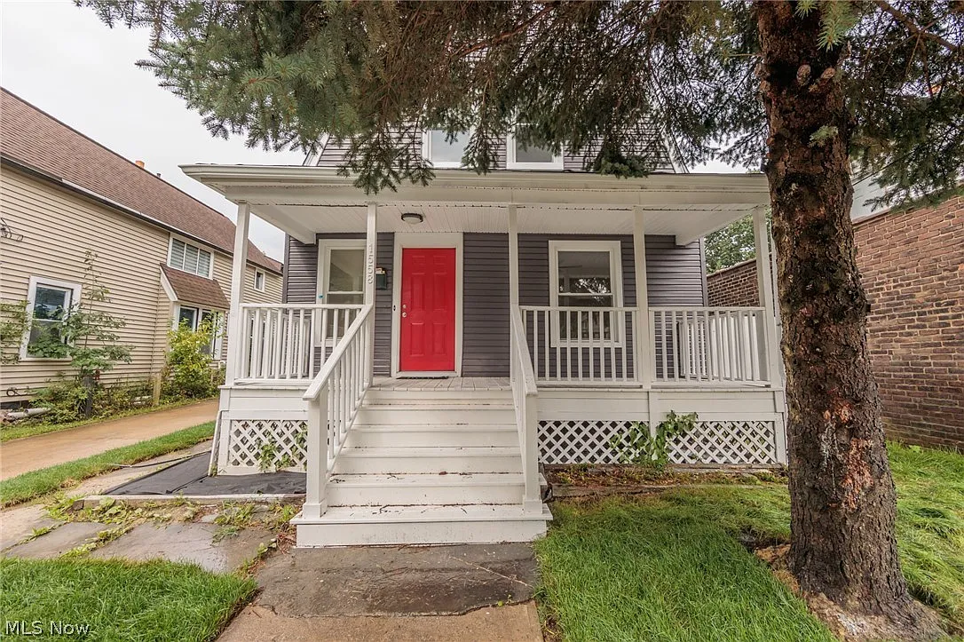3 bed, 2.0 bath, 1200 sqft, $2,300 — Photo 3