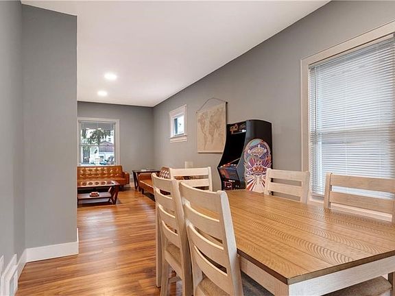 5th image of 713 Townsend Pl