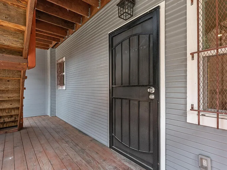 1015 Martin Luther King Jr Way — Photo 13