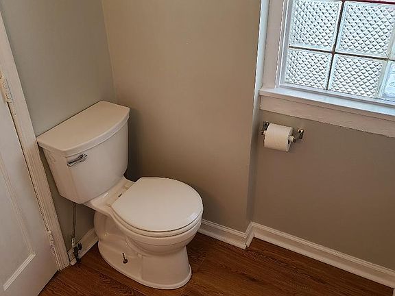 3rd image of 3528 Sackett Ave