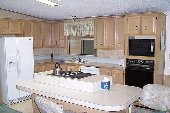 4th image of 2337 Primavera Ave