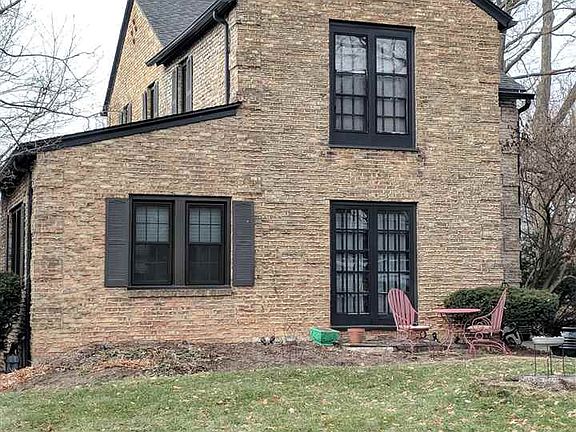 2nd image of 406 N Gardiner Ave
