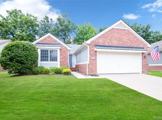 41630 Kenilworth Ln, Novi, MI 48377