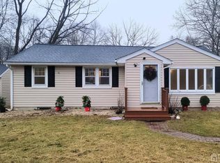 4 Carman Ln, Whitehouse Station, NJ 08889