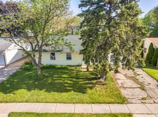 16 Beacon Ave, Romeoville, IL 60446