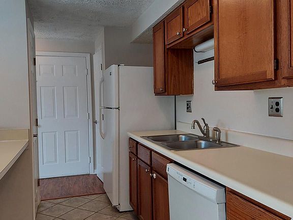 4th image of 158 Kenwood Dr