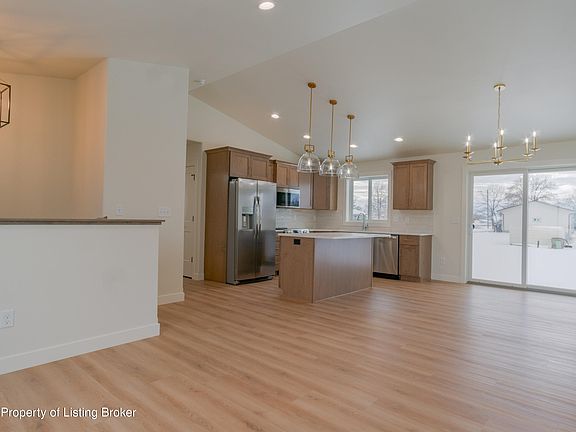 2nd image of 209 15th Ave E