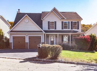 6 Pataki Farm Dr, Peekskill, NY 10566