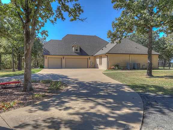 3rd image of 3704 Cliff Dr