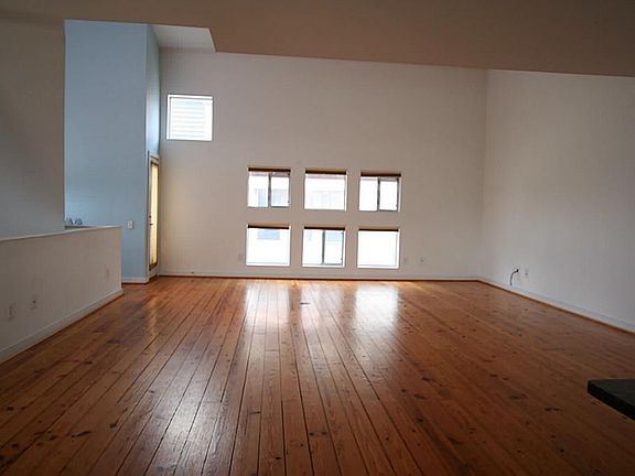 3rd image of 1716 W Dallas Ave #1