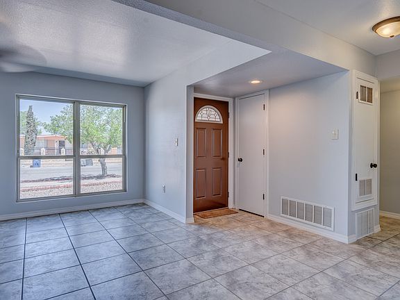 4th image of 5540 Edinburg Dr
