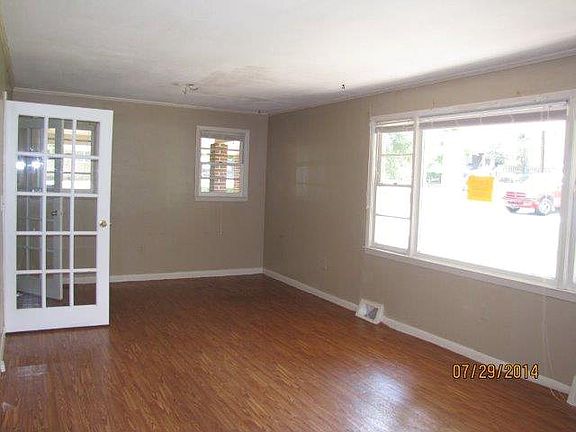 5th image of 130 N Circle Dr