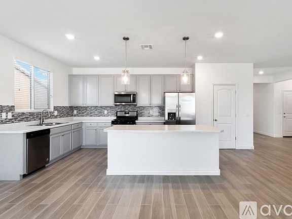 4th image of 40495 W James Ln