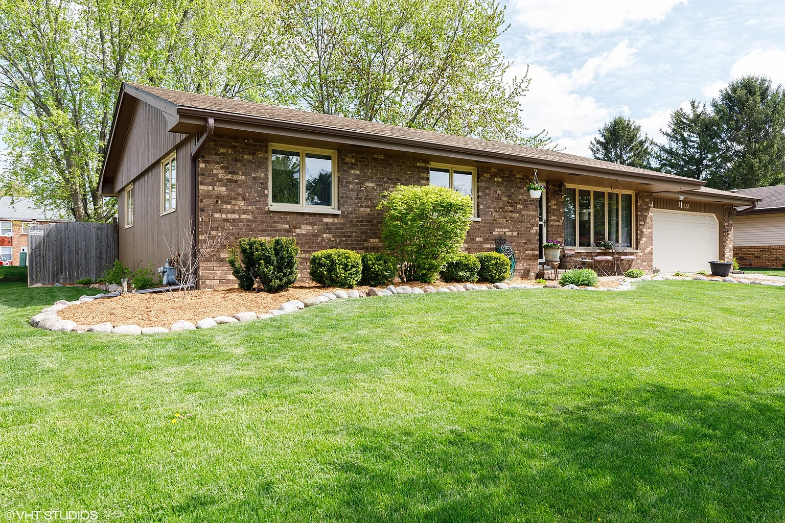 633 Melrose Ln photo 1