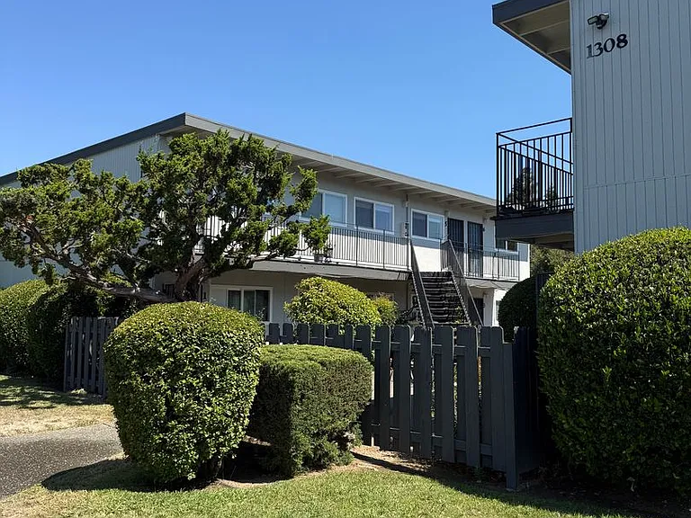 1308-1310 Leafwood — Photo 11