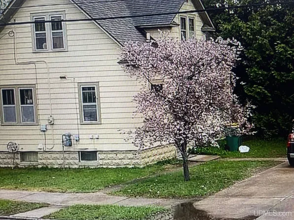 721 N 6th St, Marquette, MI 49855