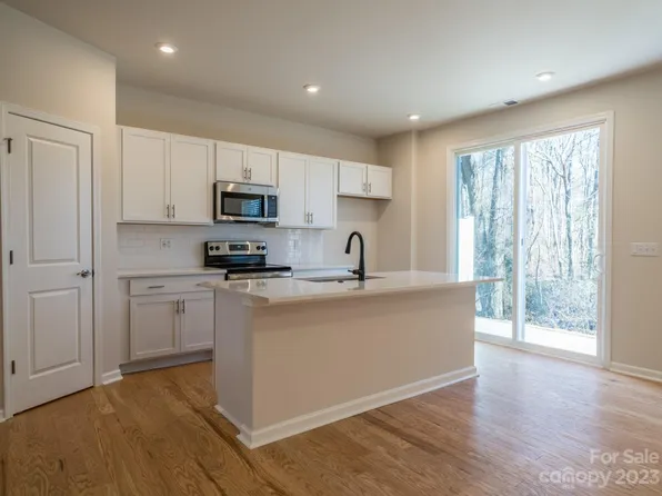 5201 Somerset Hill Ln, Charlotte, NC 28269
