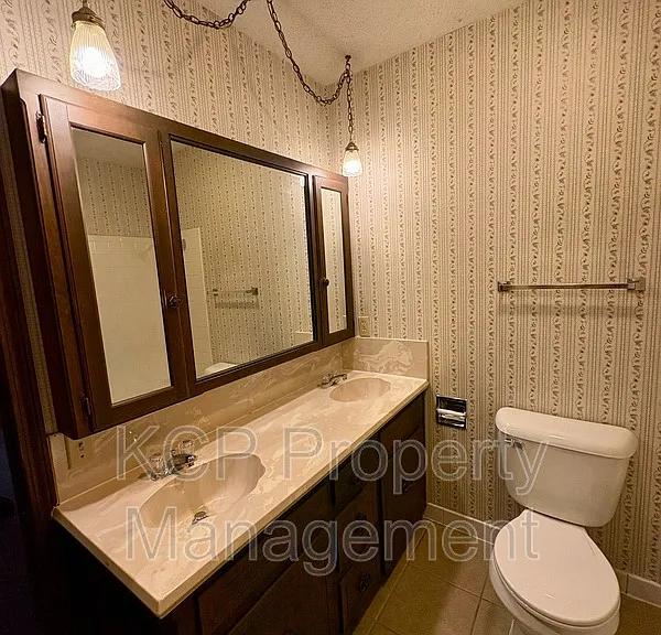 4802 S South Cir #U — Photo 9