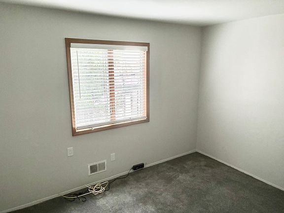 3rd image of 46 Elwood Ave