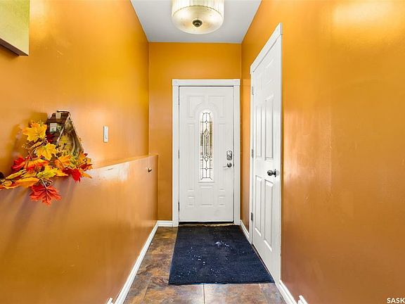2nd image of 11 Garuik Cres