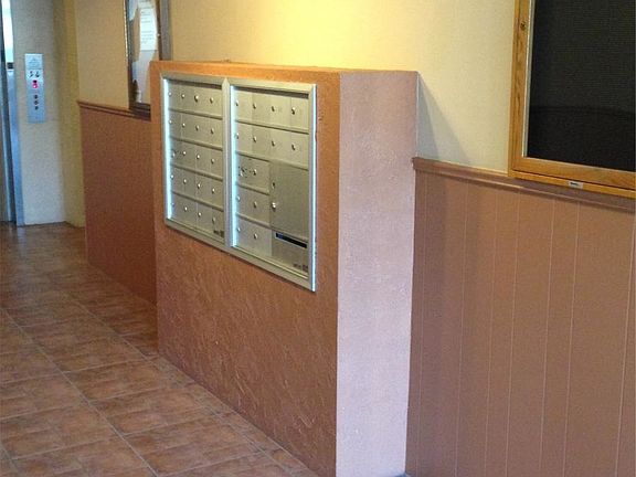 Lobby/mailboxes