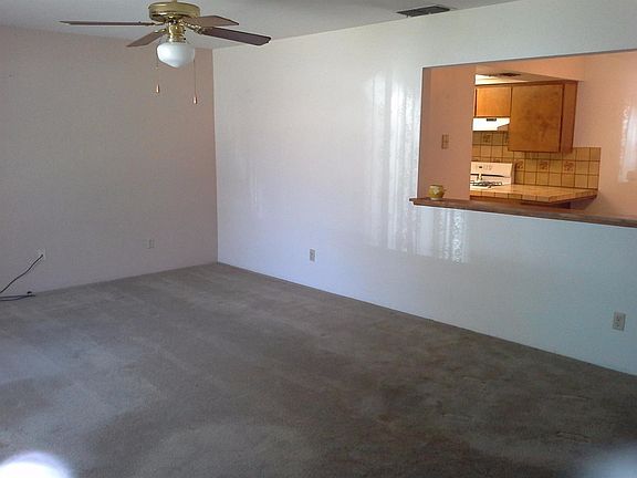 3rd image of 3136 E Pine Ave