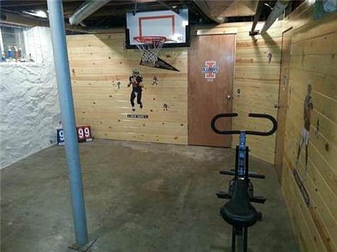 Bonus exercise room/kids play area in XL basement
