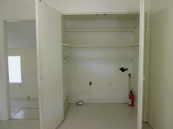 4th image of 4949 Urban St