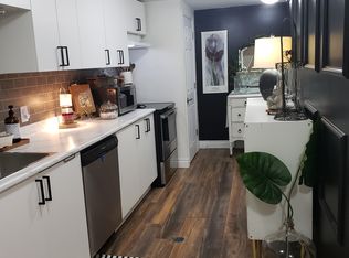 16 Hummingbird Ln #2, Hamilton, ON L9A4A9