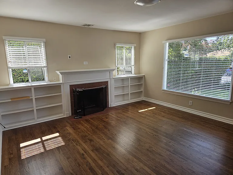 15219 Wyandotte St — Photo 10